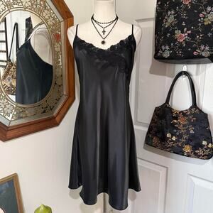 VTG Y2K Delicates Black Shiny Satin Romantic Floral Lace Trim Mini Lingerie Slip